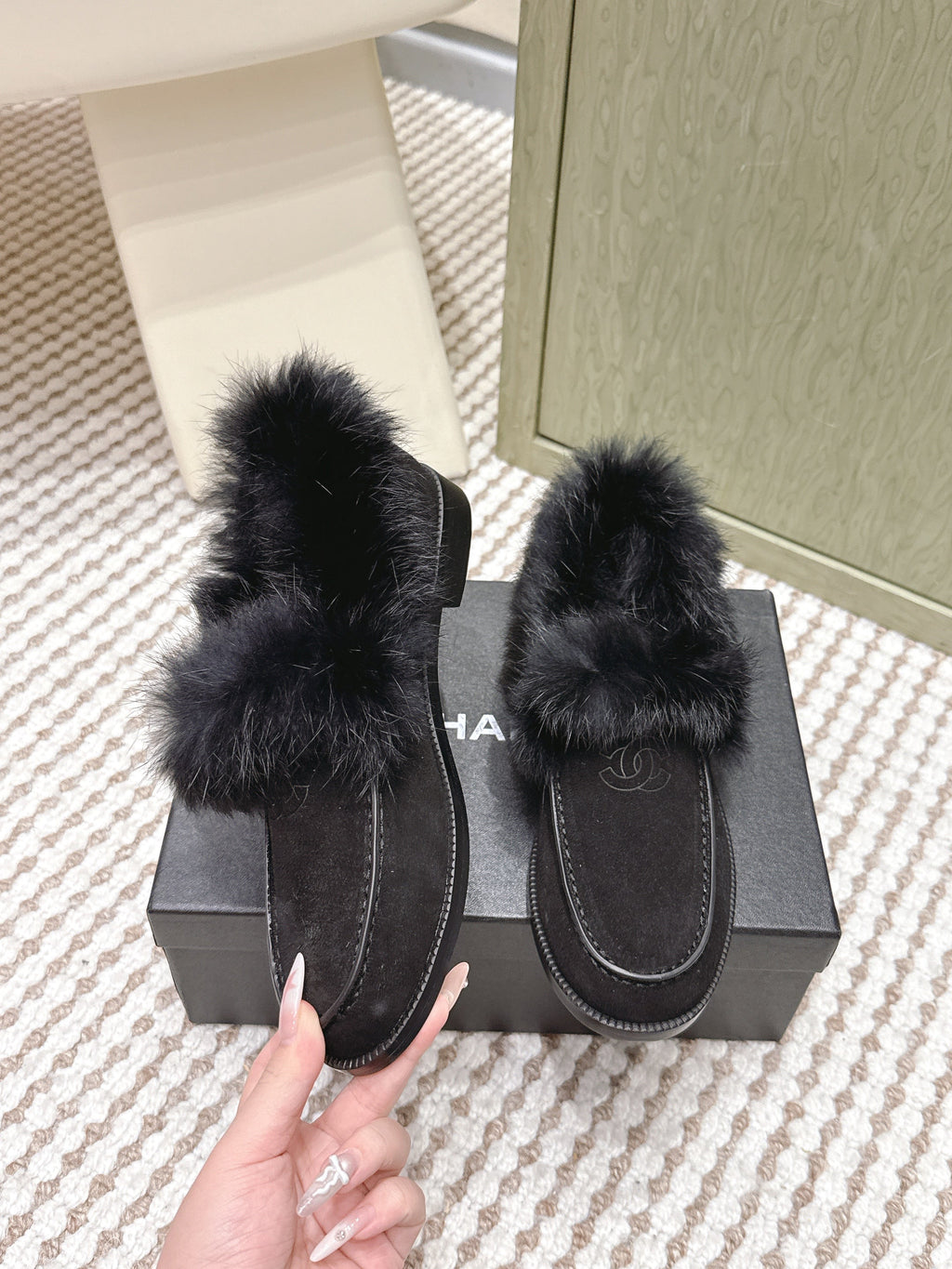 CHANEL 25S LOAFERS MOASIN IN BLACK SUEDE WITH MINK FUR LINING
