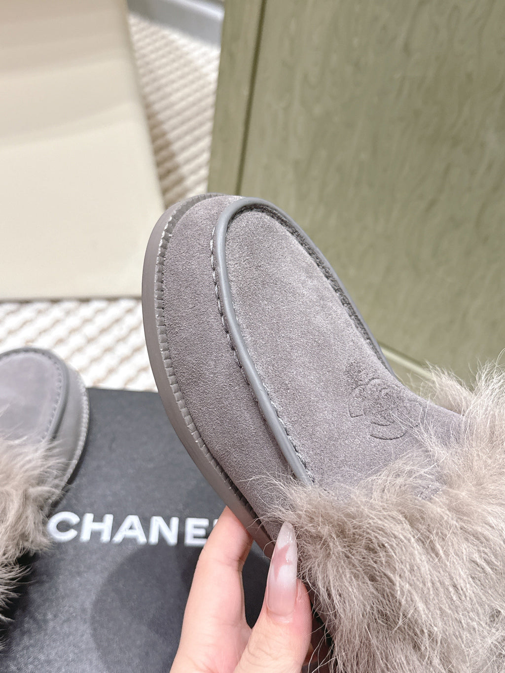 CHANEL 25S LOAFERS MOASIN IN LIGHT GRAY SUEDE WITH LIGHT BEIGE MINK FUR LINING
