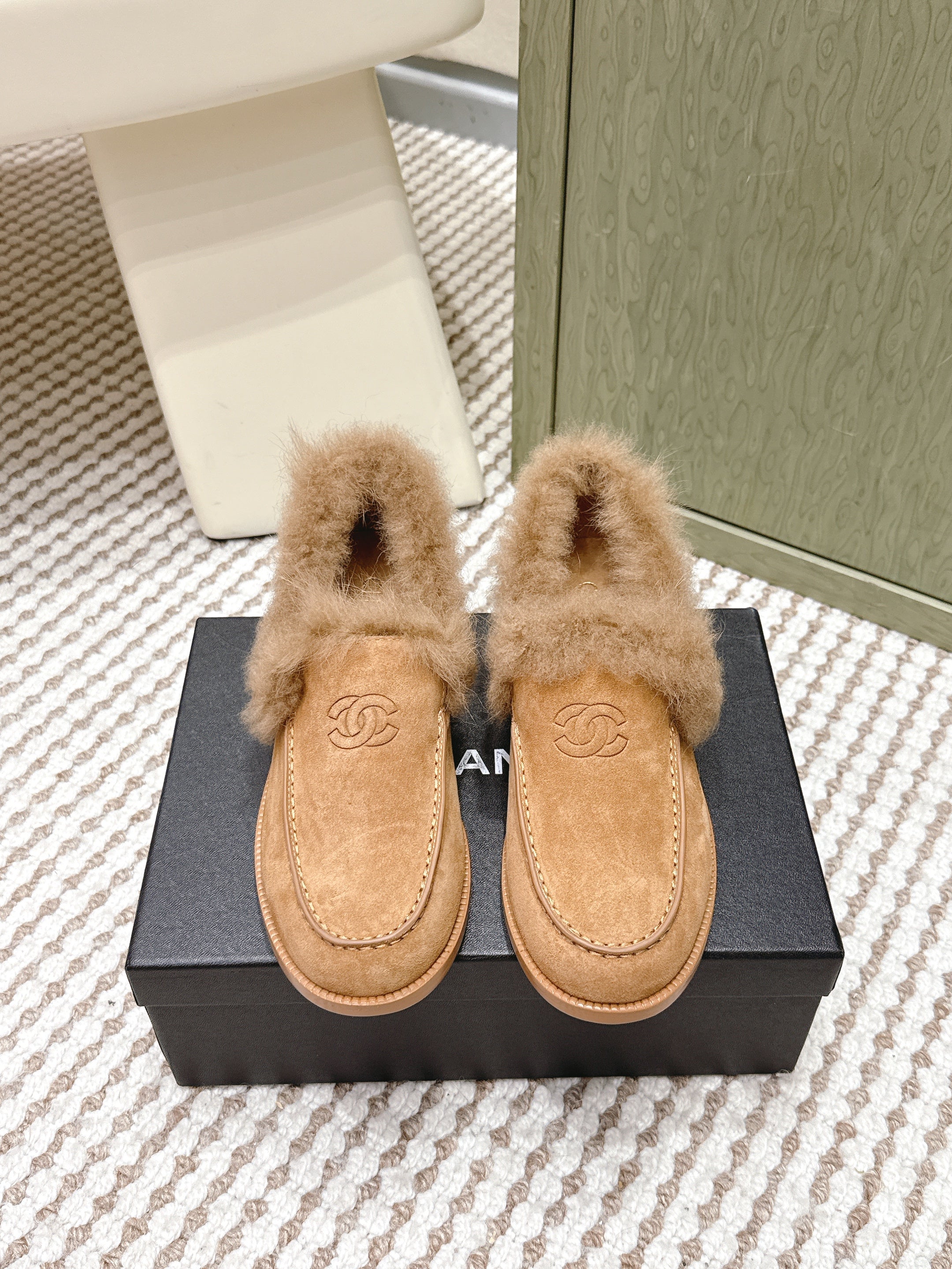 CHANEL 25S LOAFERS MOASIN IN BROWN SUEDE WITH MINK FUR LINING