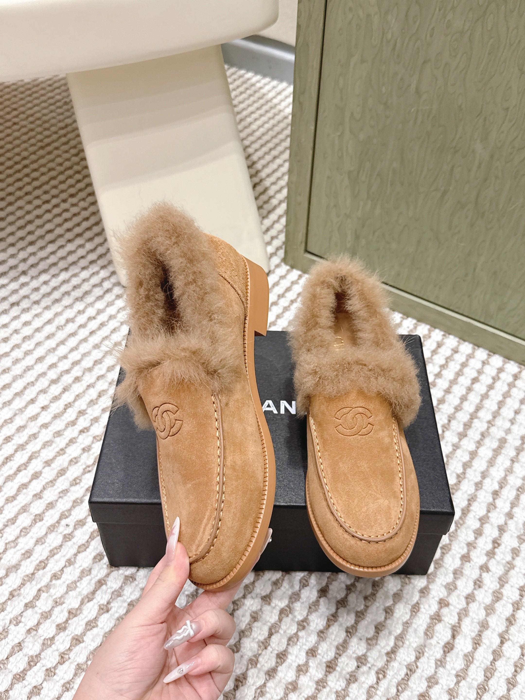 CHANEL 25S LOAFERS MOASIN IN BROWN SUEDE WITH MINK FUR LINING