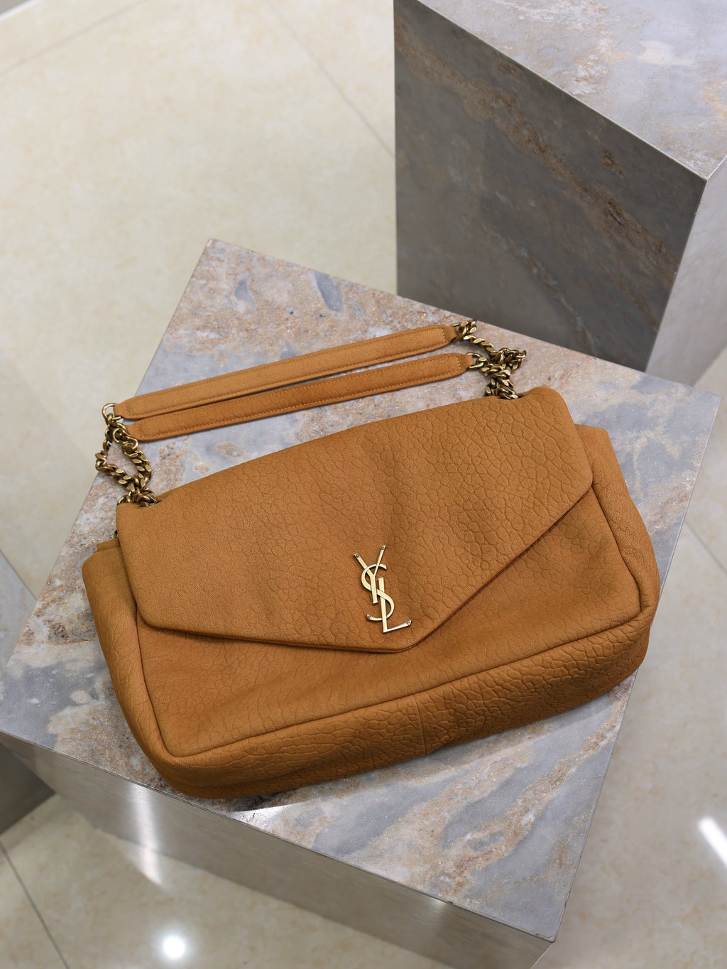 YSL 25S CALYPSO GM 38 IN BURNT ORANGE GRAINED CALFSKIN GOLD HARDWRE