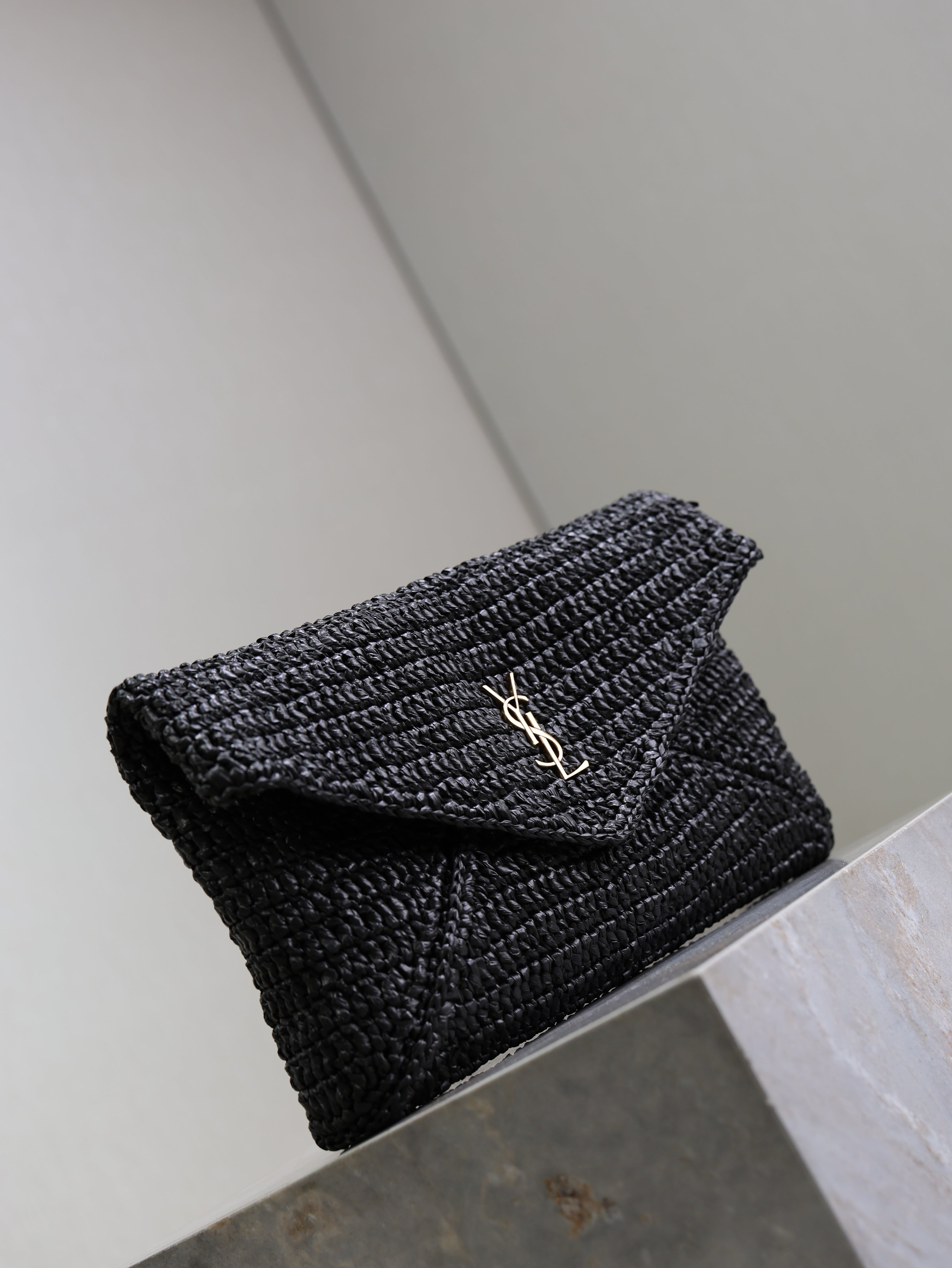 YSL 25S CASSANDRE LARGE ENVELOPE POUCH 29 IN BLACK RAFFIA GOLD HARDWRE