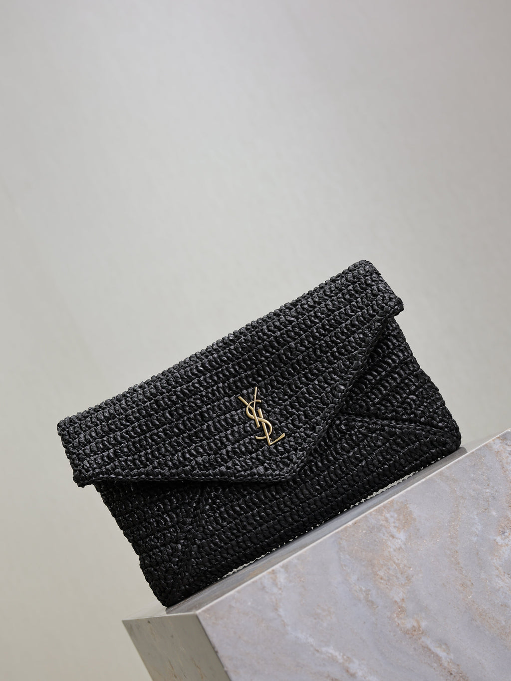 YSL 25S CASSANDRE LARGE ENVELOPE POUCH 29 IN BLACK RAFFIA GOLD HARDWARE