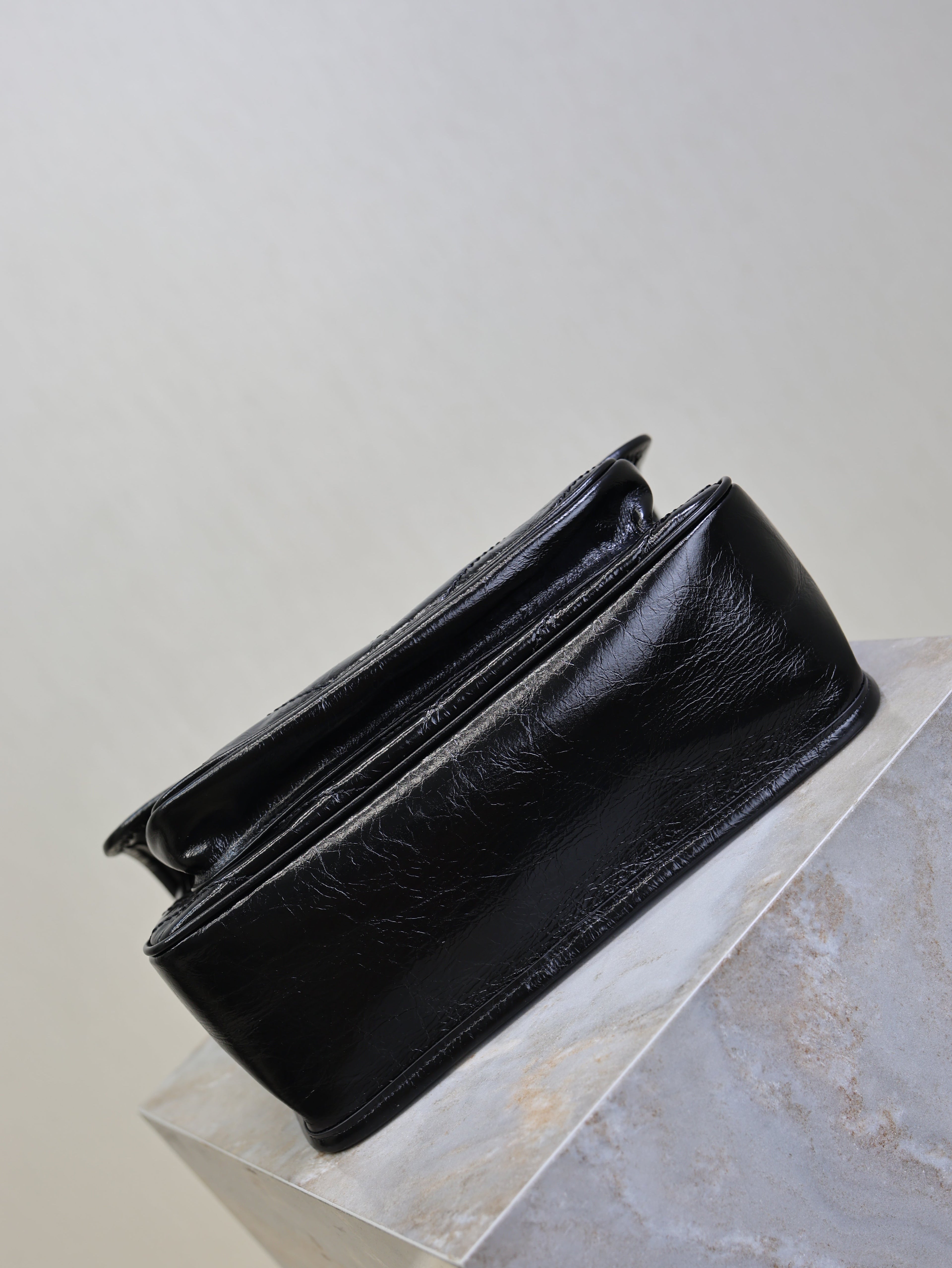 YSL 25S NIKI MM BAG 28 IN BLACK GLOSSY CALFSKIN GOLD HARDWRE