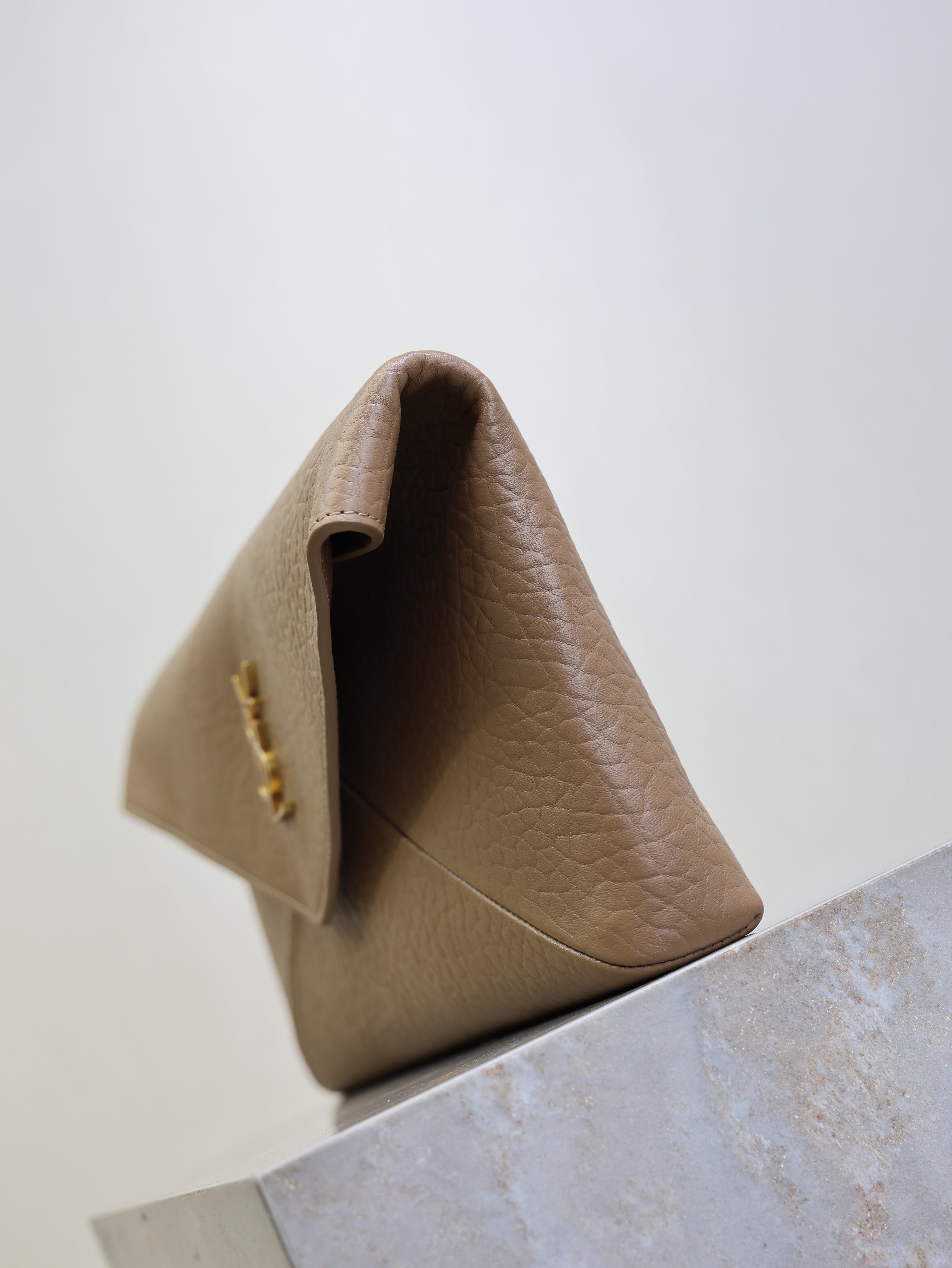 YSL 25S CASSANDRE LARGE ENVELOPE POUCH 29 IN DARK TAUPE CALFSKIN GOLD HARDWARE