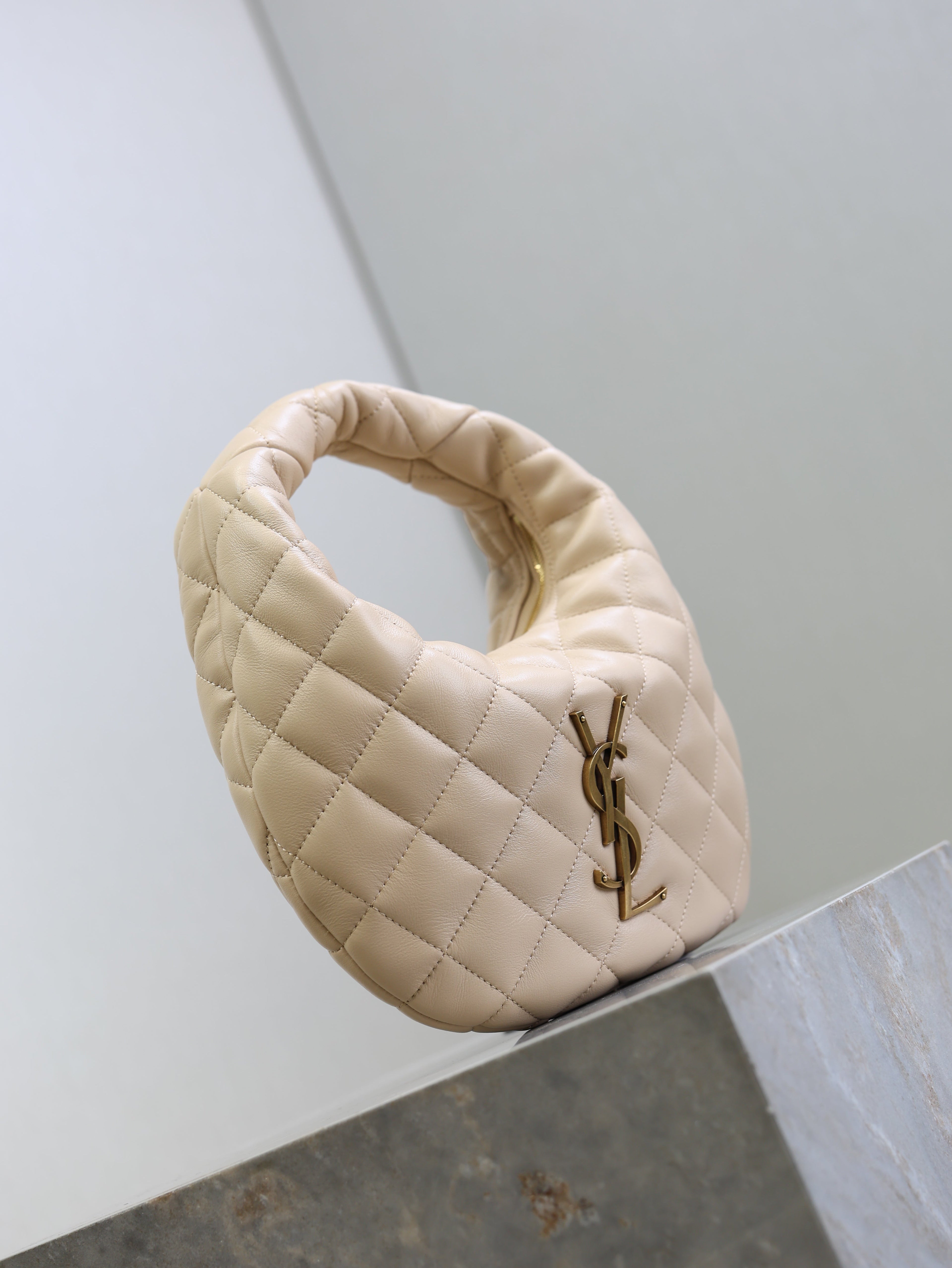YSL 25S ICARINO 17 IN BEIGE QUILTED CALFSKIN GOLD HARDWARE