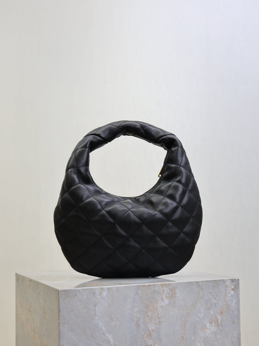 YSL 25S ICARE BABY 17 IN BLACK QUILTED CALFSKIN GOLD HARDWARE