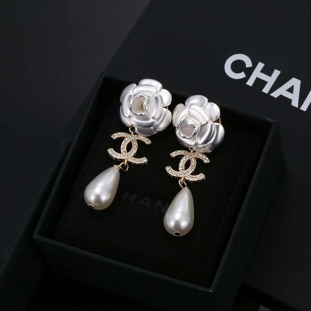 18K  Chanel Flower Pearl Earrings