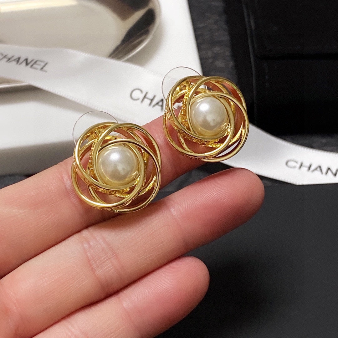 18K  Chanel Pearl Earrings