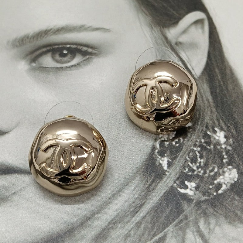 18K  Chanel Gold Round Earrings