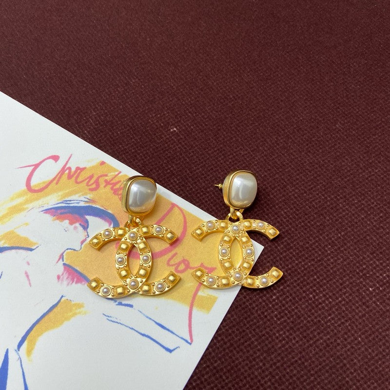 18K  Chanel Pearl Yellow Gold Earrings
