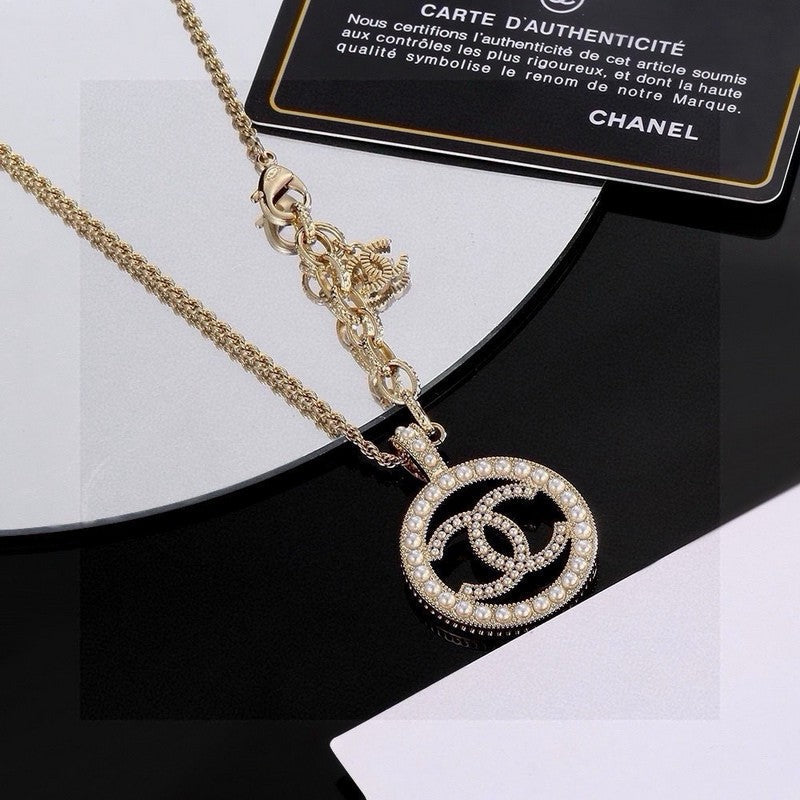 18K  Chanel Pearl Round Gold Necklace