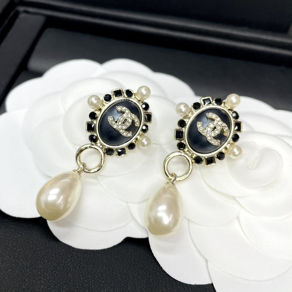18K  Chanel Pearl Pendant Earrings