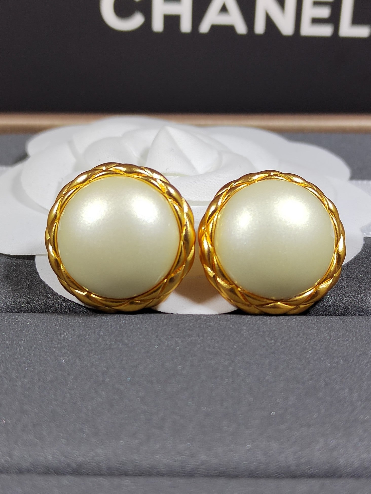 18K  Chanel Round Pearl Earrings