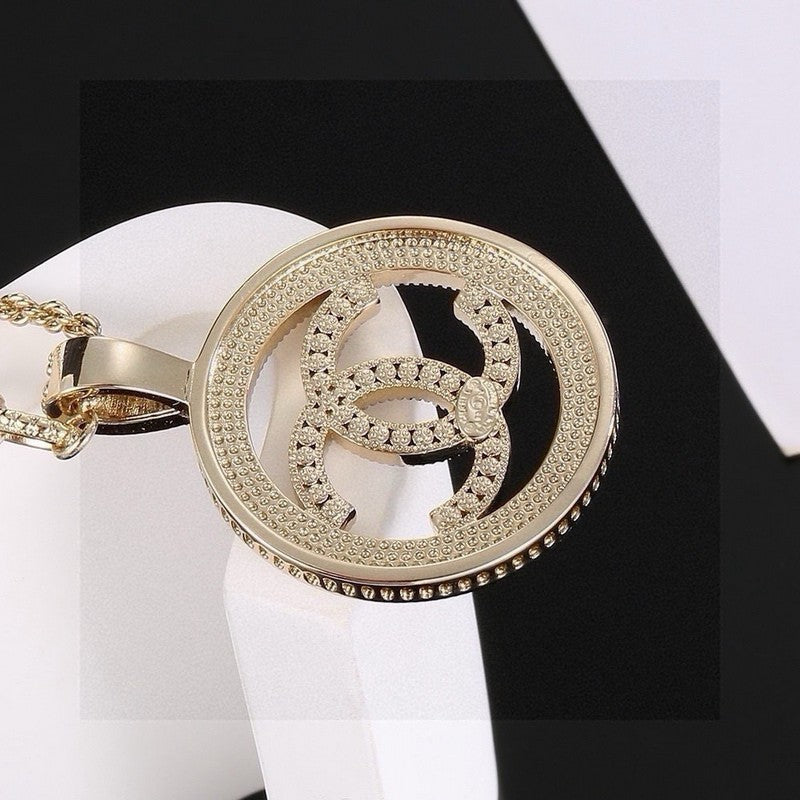 18K  Chanel Pearl Round Gold Necklace