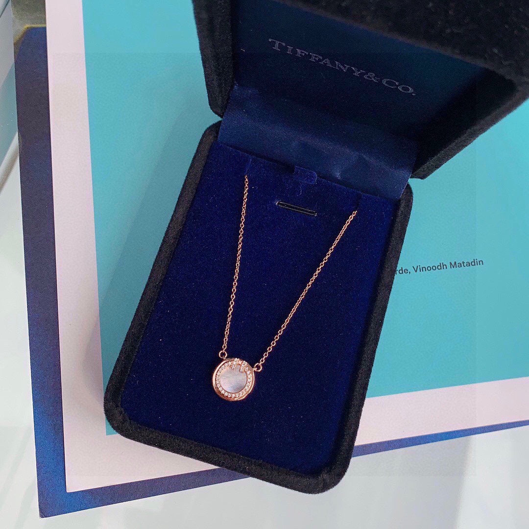 18K Tiffany Diamond & Turquoise Circle Pendant Necklace