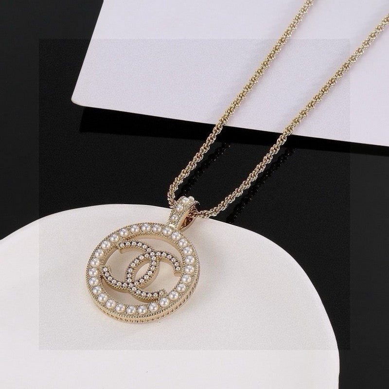 18K  Chanel Pearl Round Gold Necklace