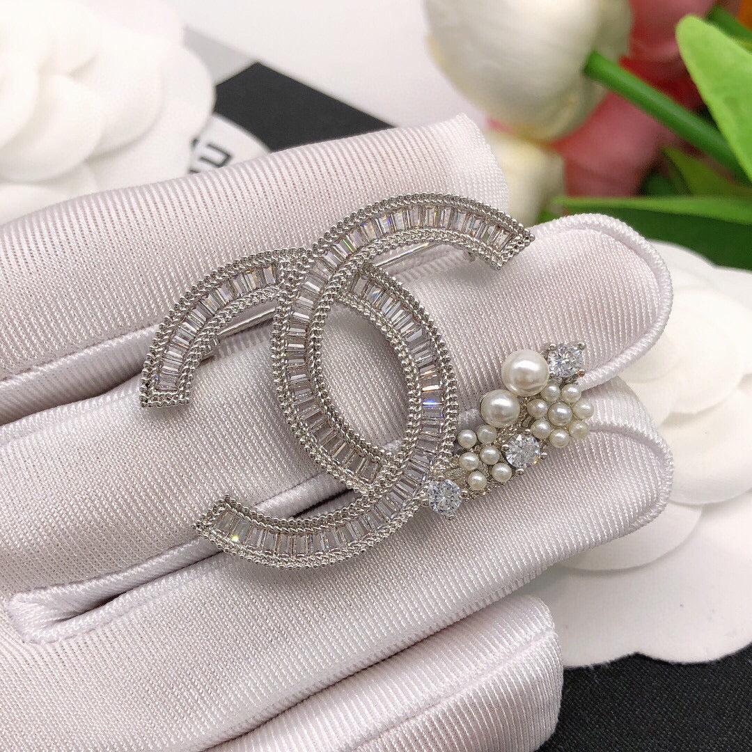 18K  Chanel Star Crystals Brooch