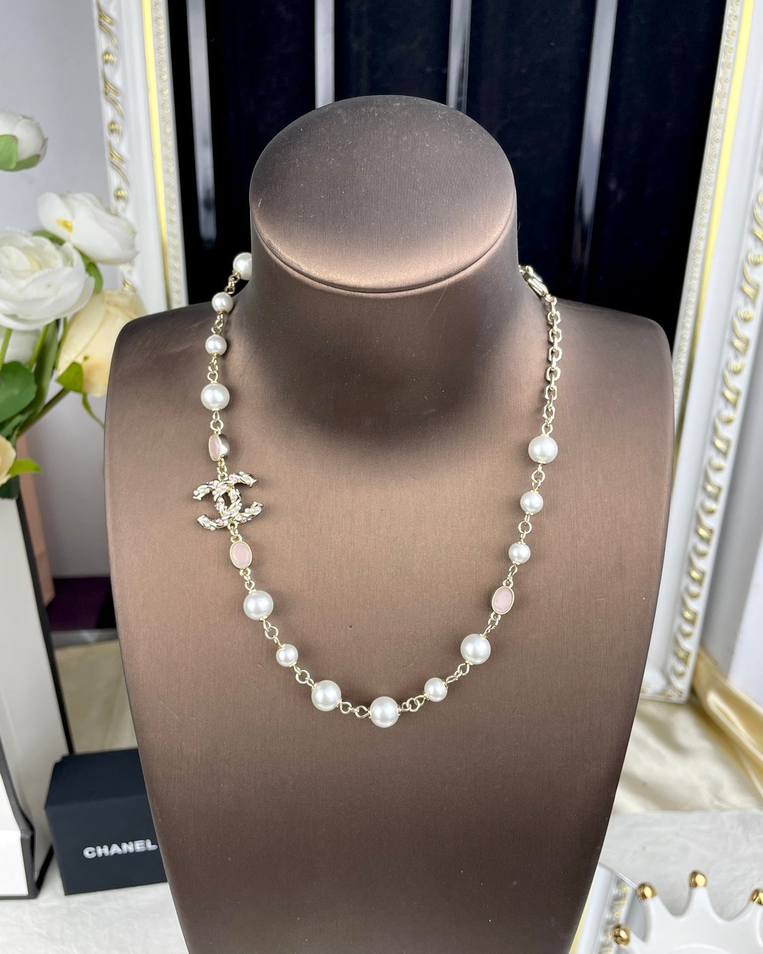 18K  Chanel Pearls Necklace