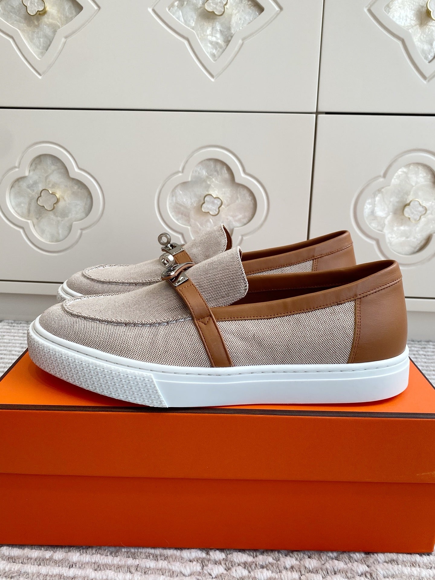 HERMES 25S SLIP-ON IN LIGHT BEIGE CANVAS AND BROWN LAMBSKIN WITH SILVER HARDWARE