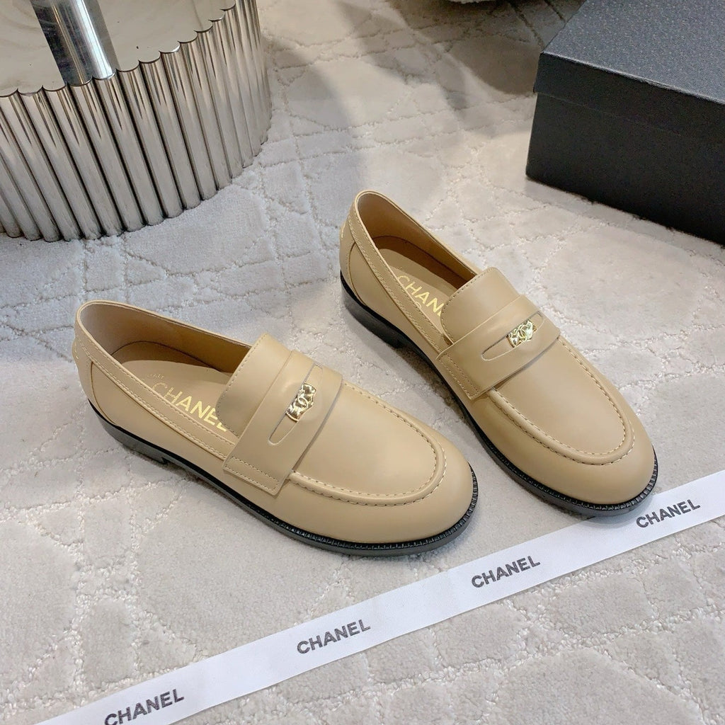CHANEL 25S MOASINS IN BEIGE CALFSKIN GOLD HARDWARE