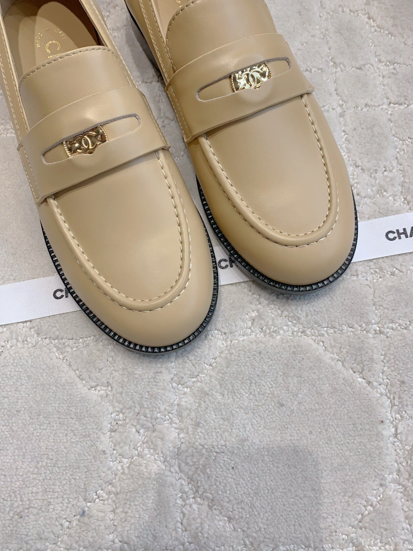 CHANEL 25S MOASINS IN BEIGE CALFSKIN GOLD HARDWARE