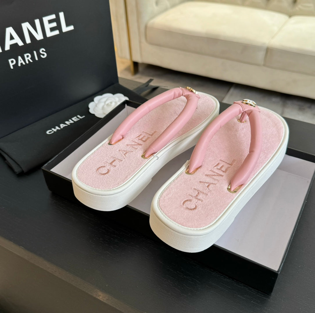 CHANEL Thick-soled Flip-Flops Lambskin Light Pink