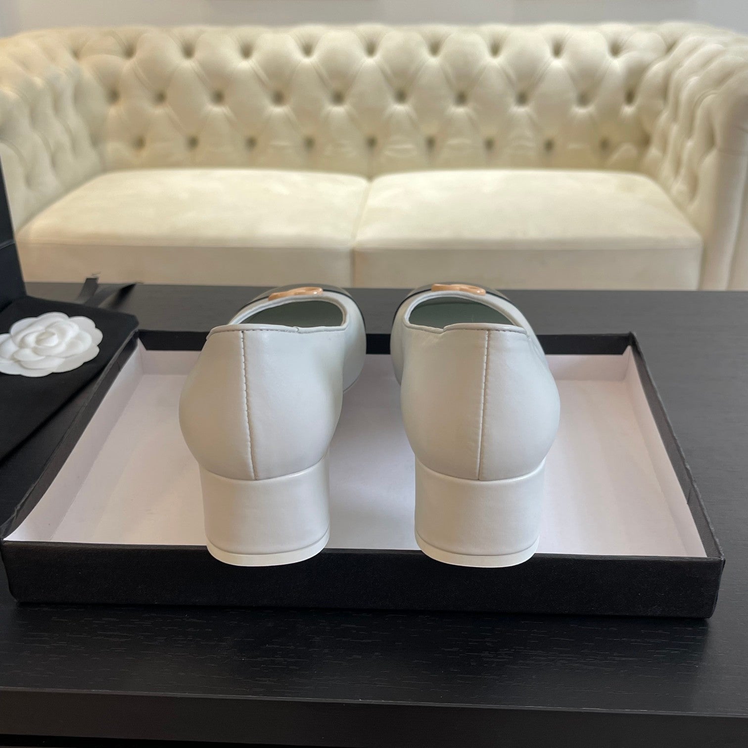 CHANEL PUMP WHITE MIX BLACK CALFSKIN