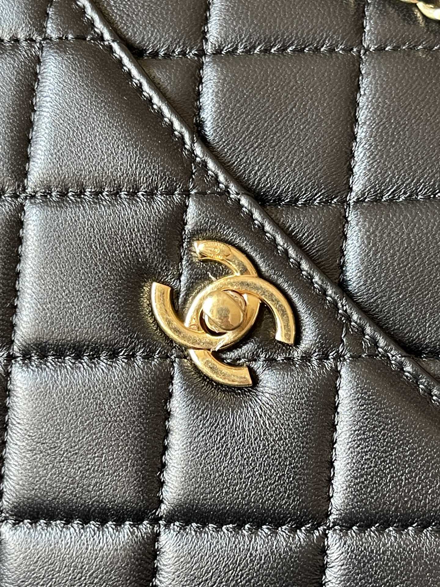 CHANEL CAMERA BAG 24 IN BLACK QUILTED LAMBSKIN DOUBLE C GOLD COIN