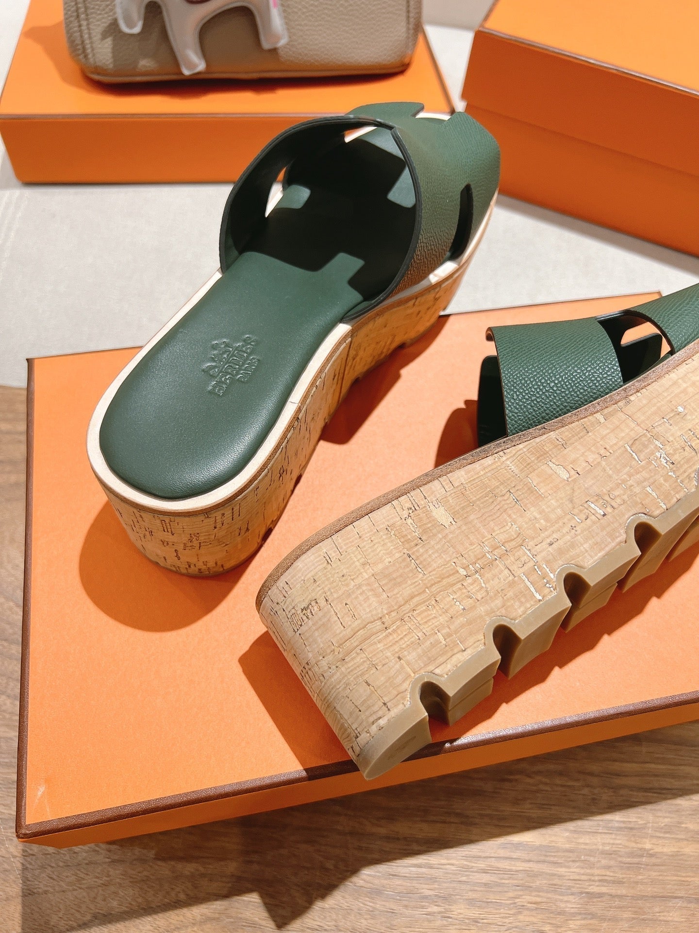 HERMES 25S HIGH WEDGE SANDALS IN DARK MOSS GREEN LAMBSKIN STYLE 32