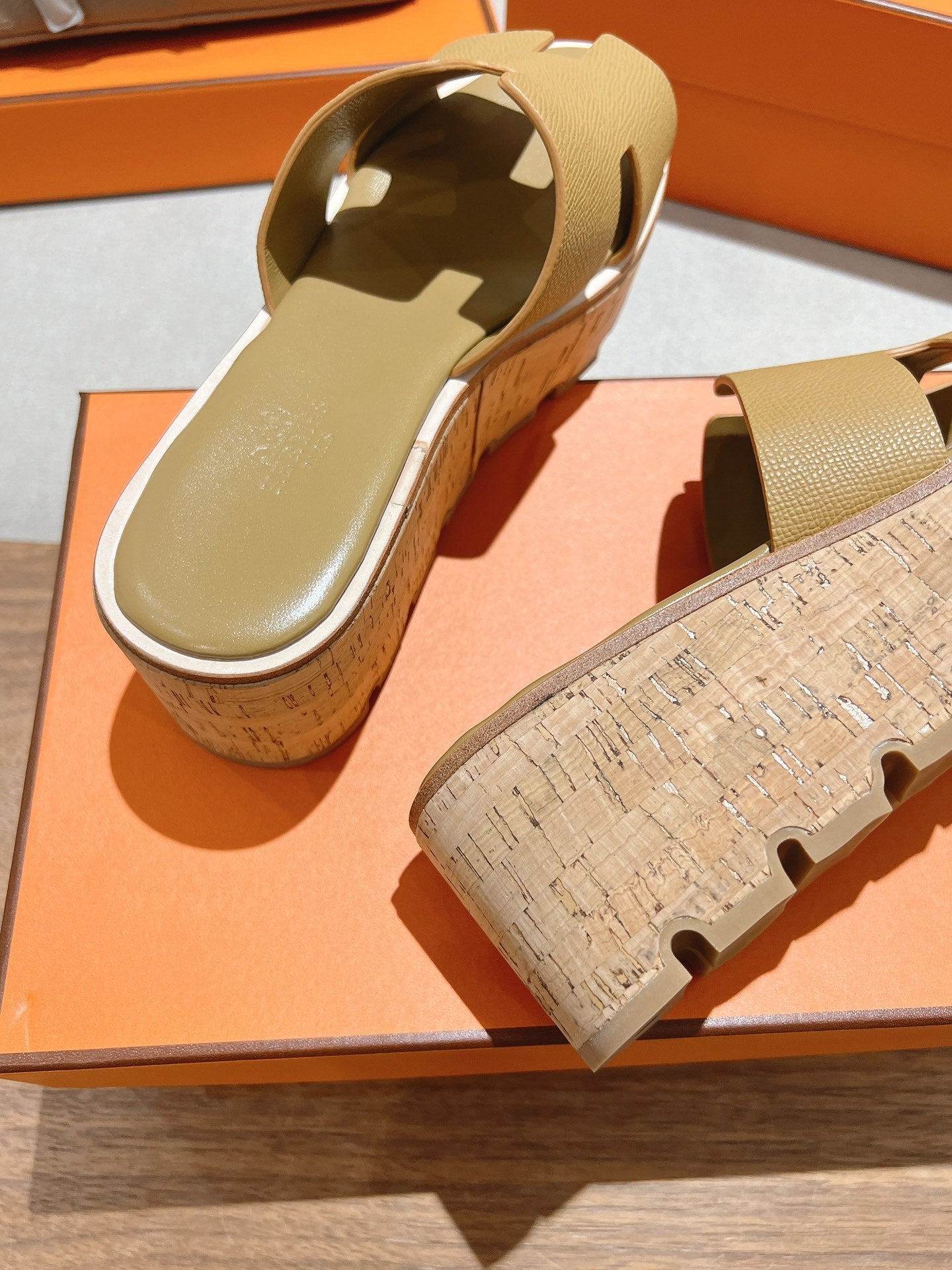 HERMES 25S HIGH WEDGE SANDALS IN LIGHT BROWN LAMBSKIN STYLE 2