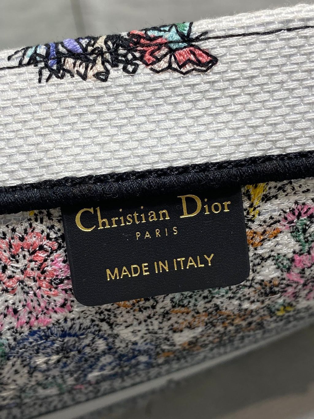 DIOR 25S LUCKY MEDIUM DIOR BOOK TOTE 36 IN WHITE MULTICOLOR DIOR STAR EMBROIDERY