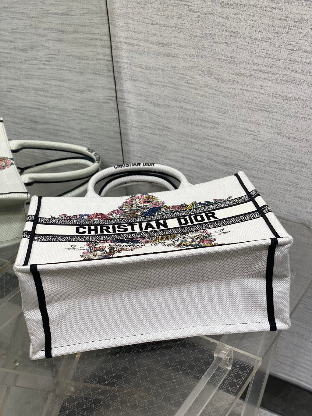DIOR 25S LUCKY MEDIUM DIOR BOOK TOTE 36 IN WHITE MULTICOLOR DIOR STAR EMBROIDERY