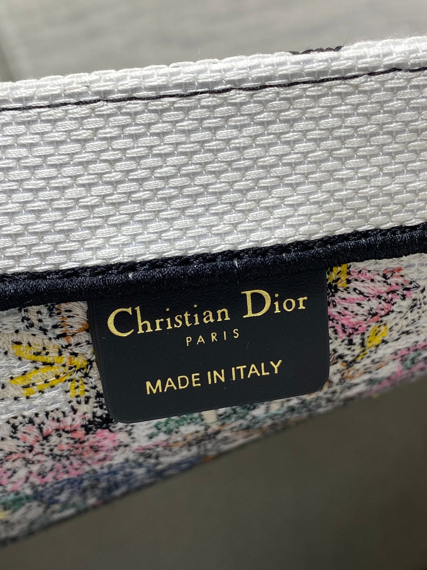 DIOR 25S LUCKY LARGE DIOR BOOK TOTE 42 IN WHITE MULTICOLOR DIOR STAR EMBROIDERY