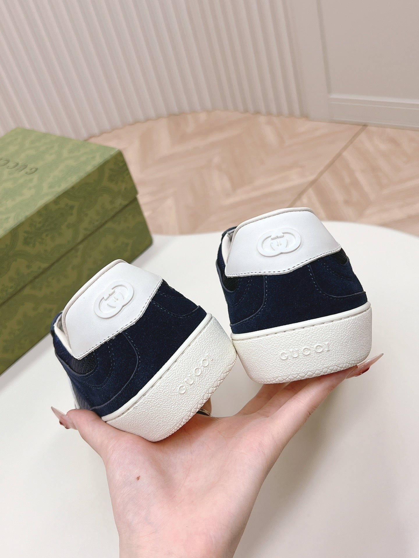 GUCCI SNEAKER WITH INTERLOCKING G IN SPACE BLUE SUEDE AND MESH