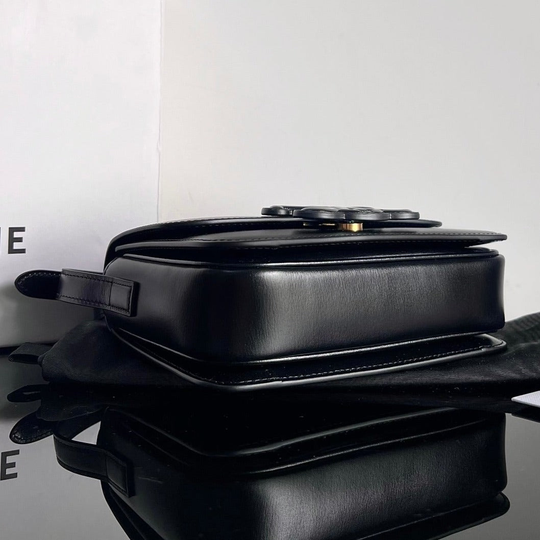 CELINE CLASSIQUE TRIOMPHE 22 BLACK SMOOTH CALFSKIN