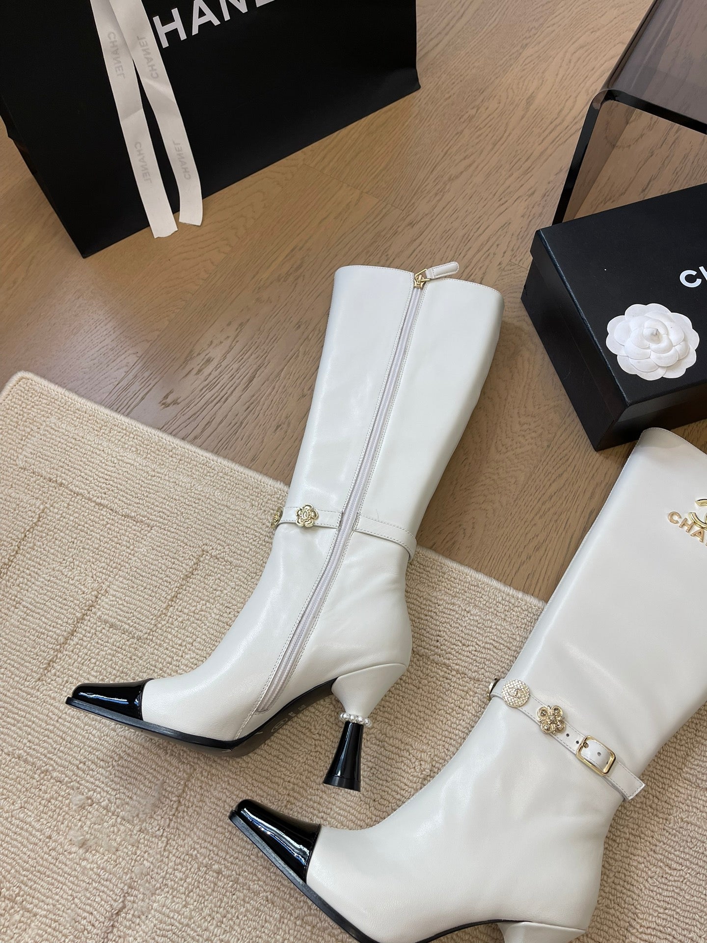 CHANEL KNEE HIGH BOOTS IN WHITE MIX BLACK CALFSKIN