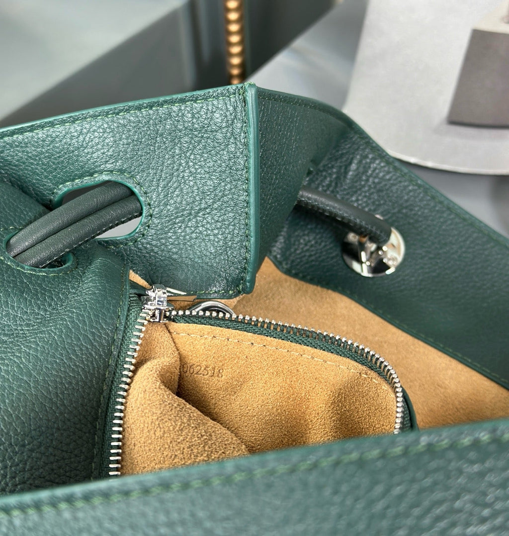 PEBBLE HOBO 40 IN GREEN FOREST SUPPLE GRAINED CALFSKIN
