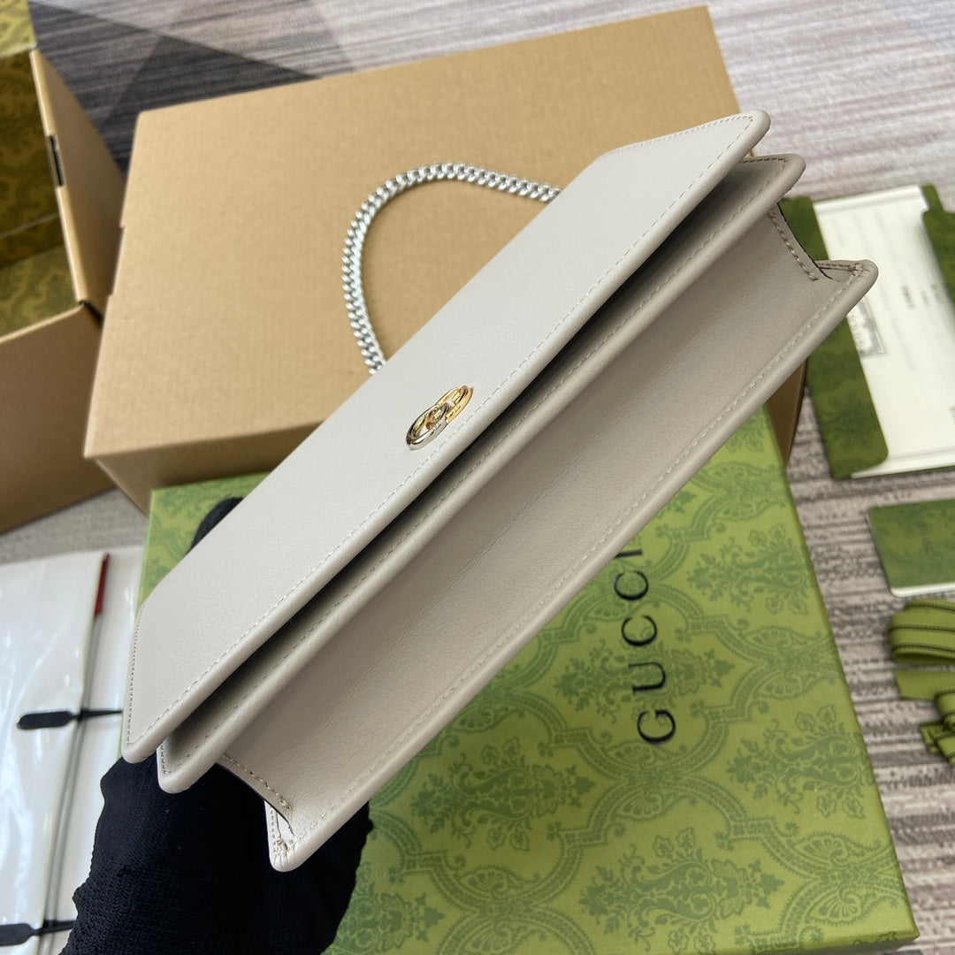 GUCCI MARMONT 20 MINI CHAIN BAG IN WHITE CALFSKIN