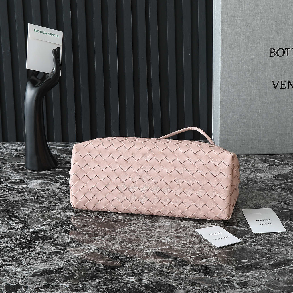 BOTTEGA VENETA MEDIUM ANDIAMO 32 IN LIGHT PINK LAMBSKIN