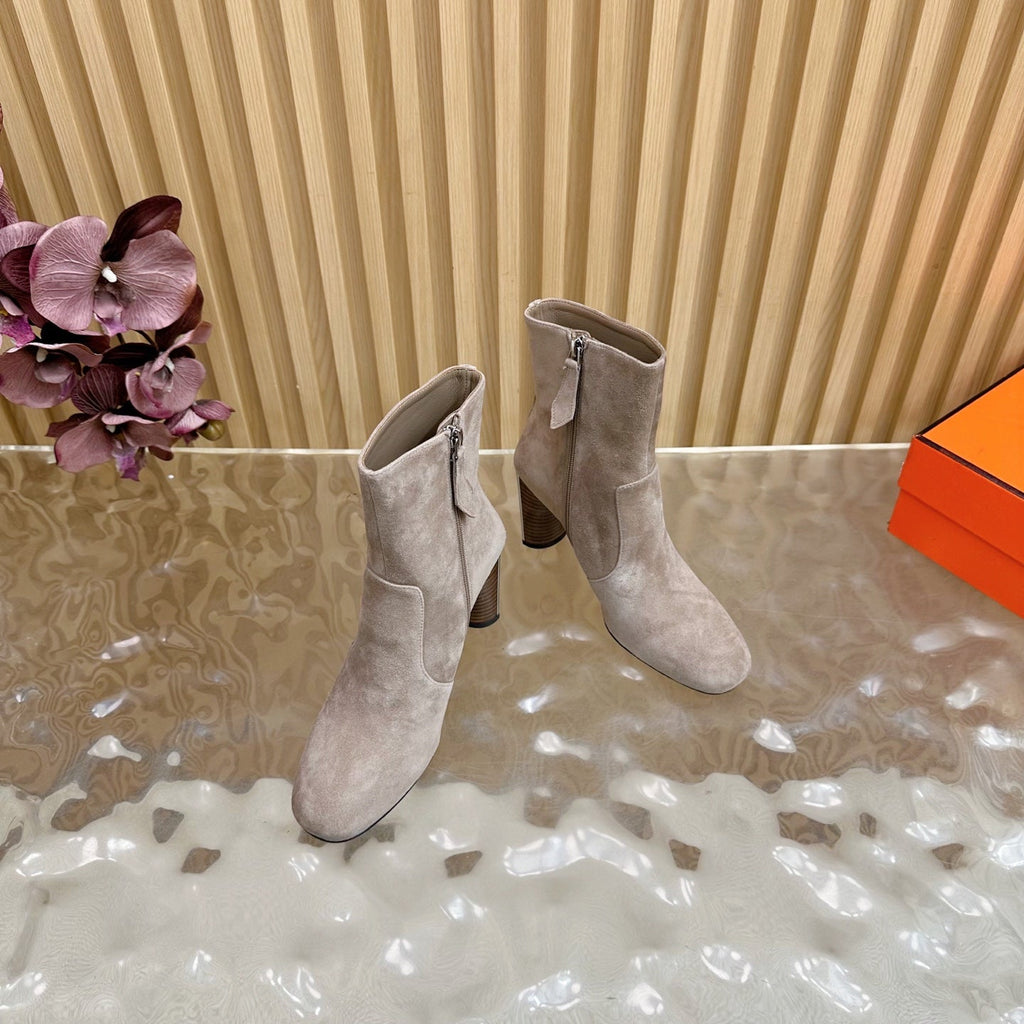 HERMES 25S ANKLE BOOTS 70 MM IN DUSTY BEIGE SUEDE