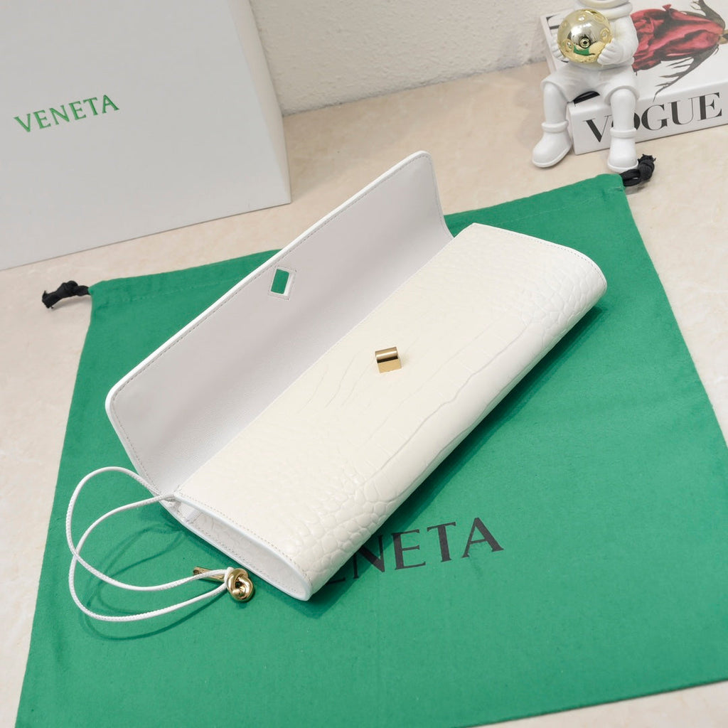 BOTTEGA VENETA Long Clutch Andiamo 31 White Crocodile Calfskin Ghw