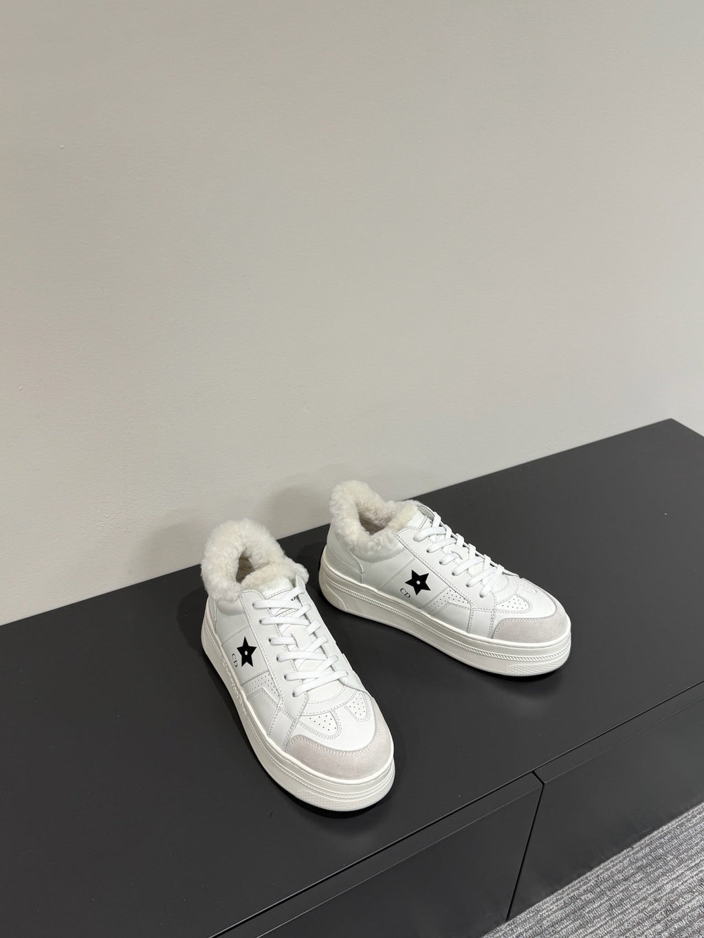DIOR BLACK STAR SNEAKER WHITE CALFSKIN AND SUEDE CALFSKIN WITH SHEARLING LINING