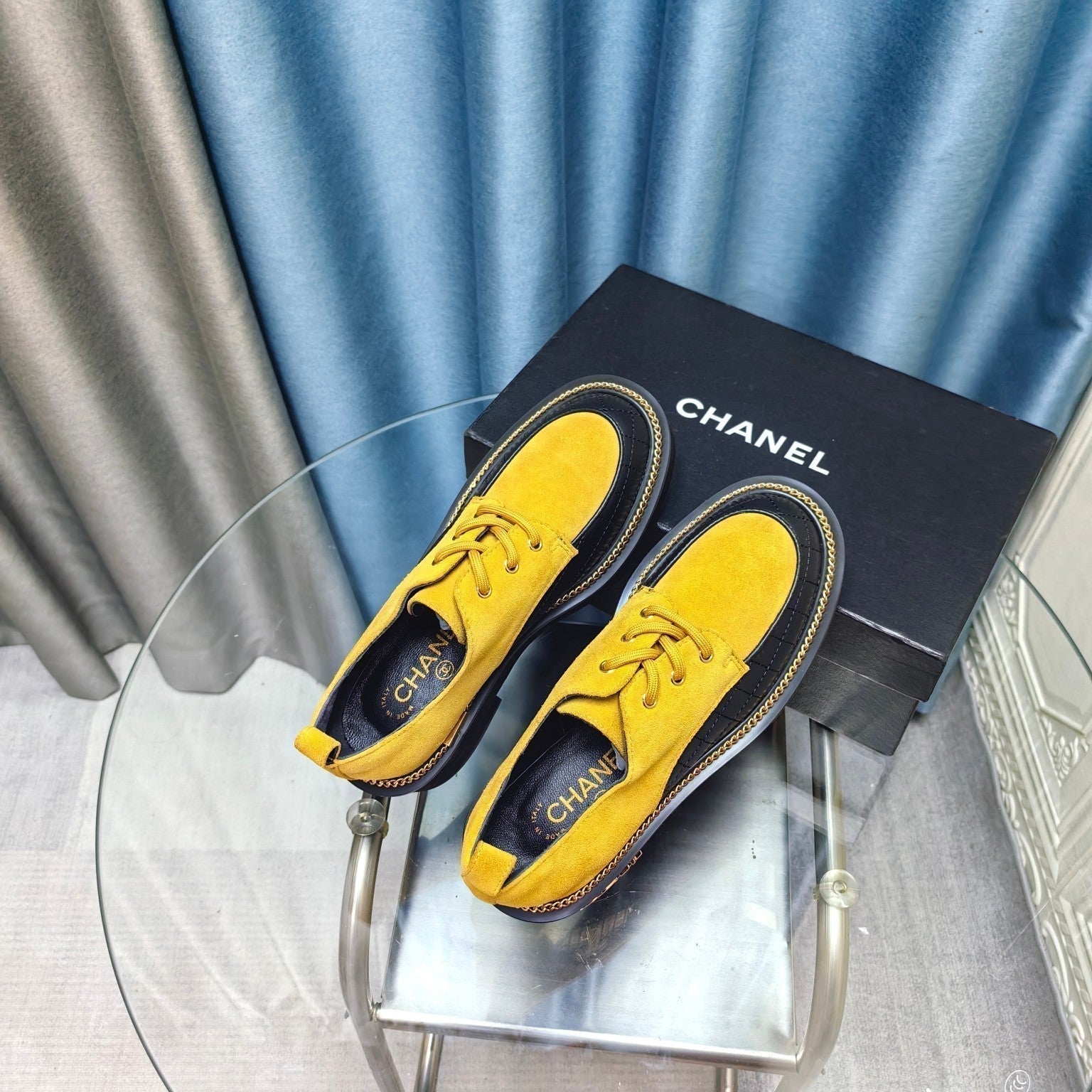 CHANEL OXFORD SHOES IN GOLD YELLOW SUEDE AND BLACK SHEEPSKIN