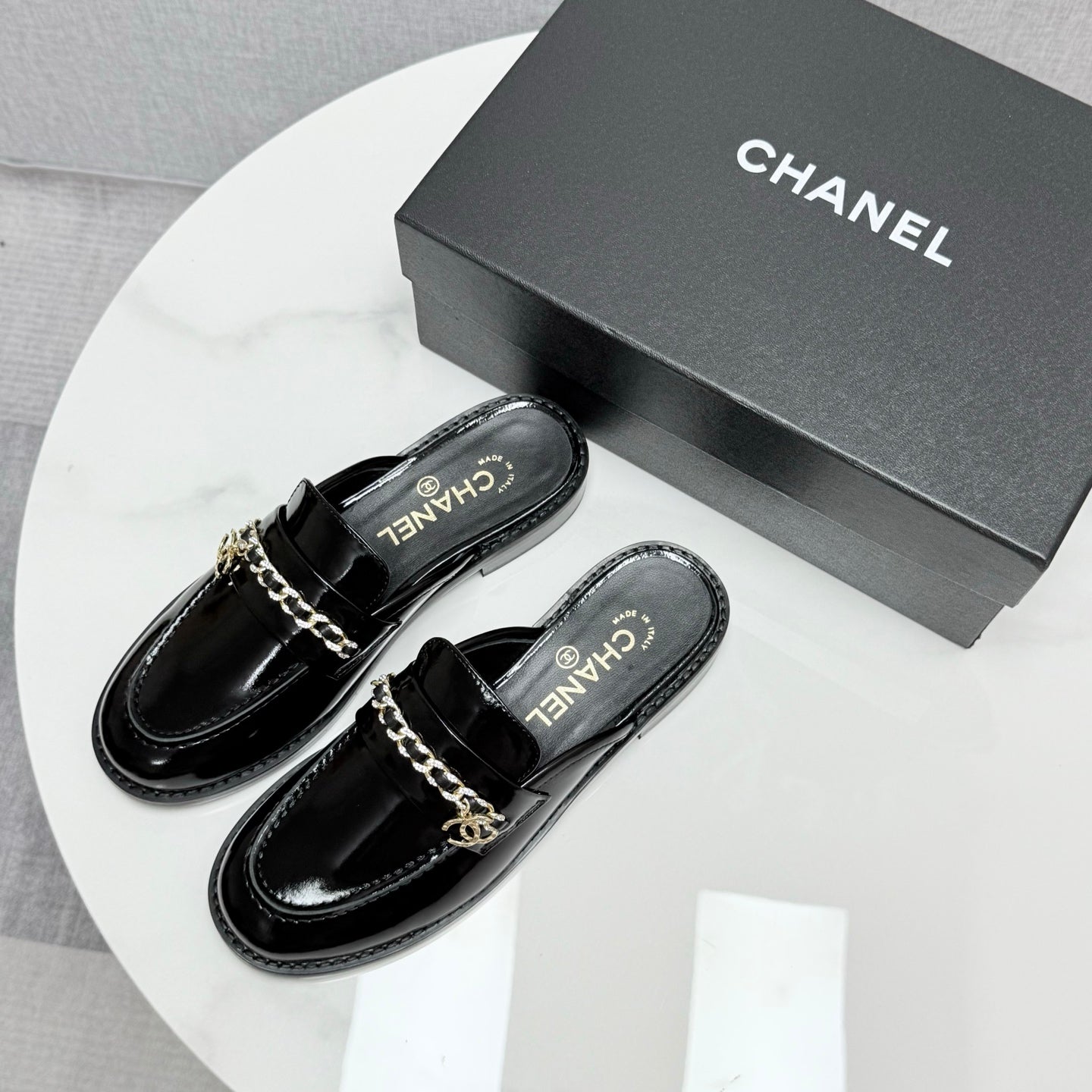 CHANEL FLAT MULE 25S IN BLACK CALFSKIN STYLE 4