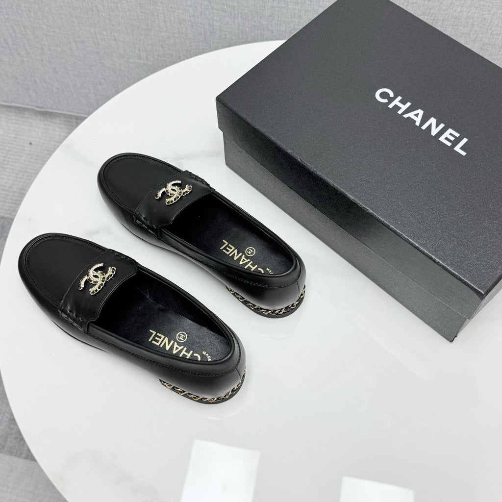 CHANEL LOAFER 25S IN BLACK LAMBSKIN WITH GOLD HARDWARE