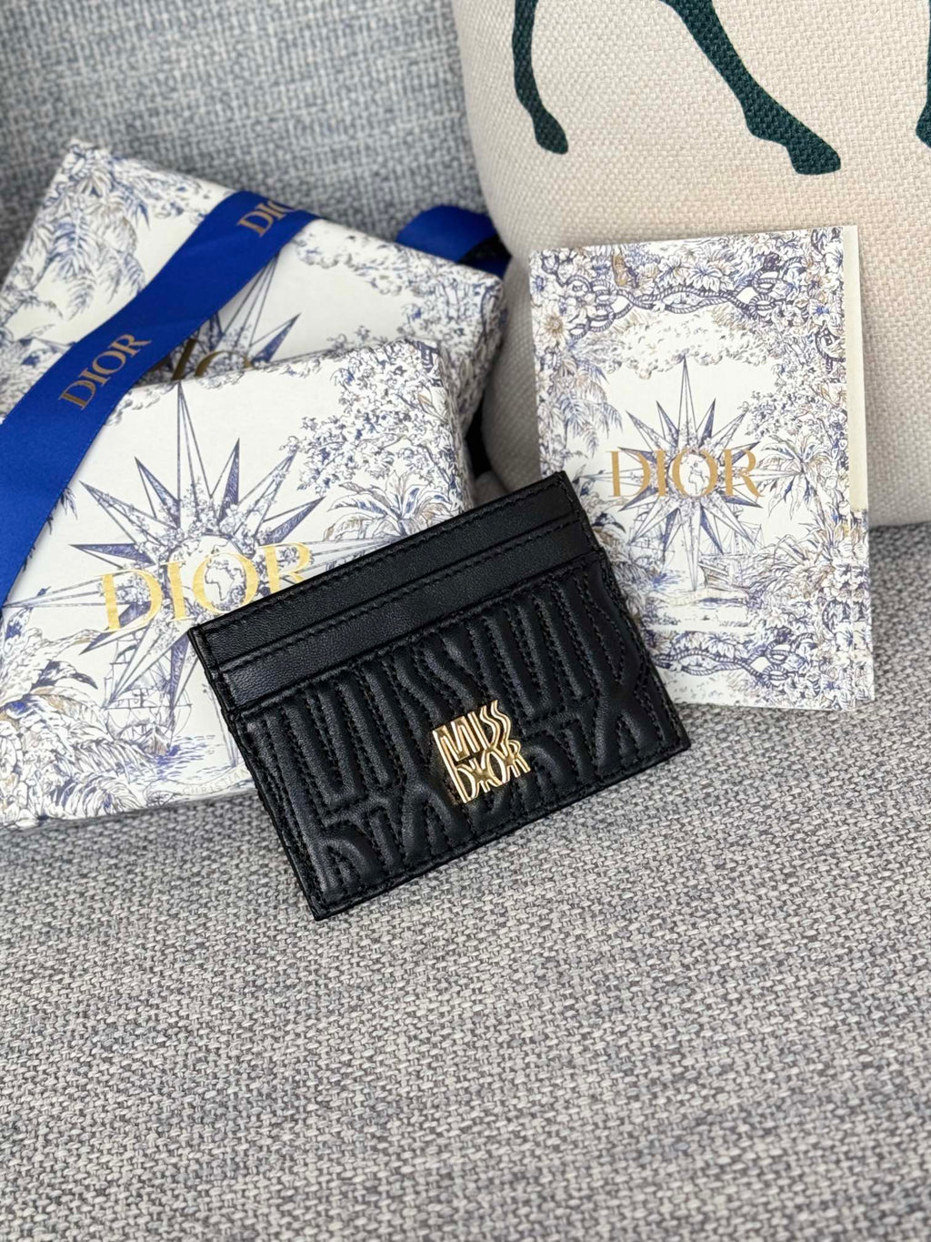 DIOR FREESIA CARD HOLDER 10 IN BLACK QUILTED ALLOVER CALFSKIN
