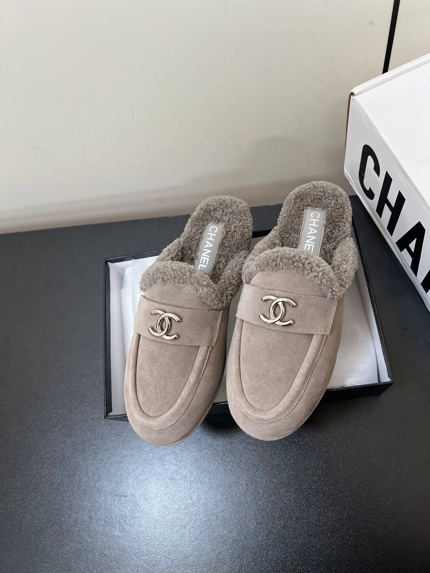 CHANEL LOAFERS MULE IN DESERT BROWN SUEDE AND FLEECE LINING