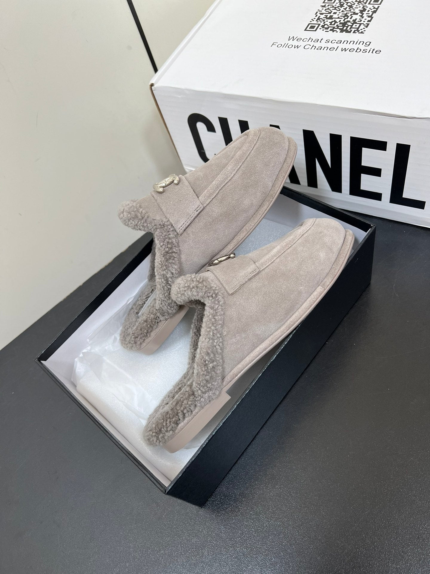 CHANEL LOAFERS MULE IN DESERT BROWN SUEDE AND FLEECE LINING