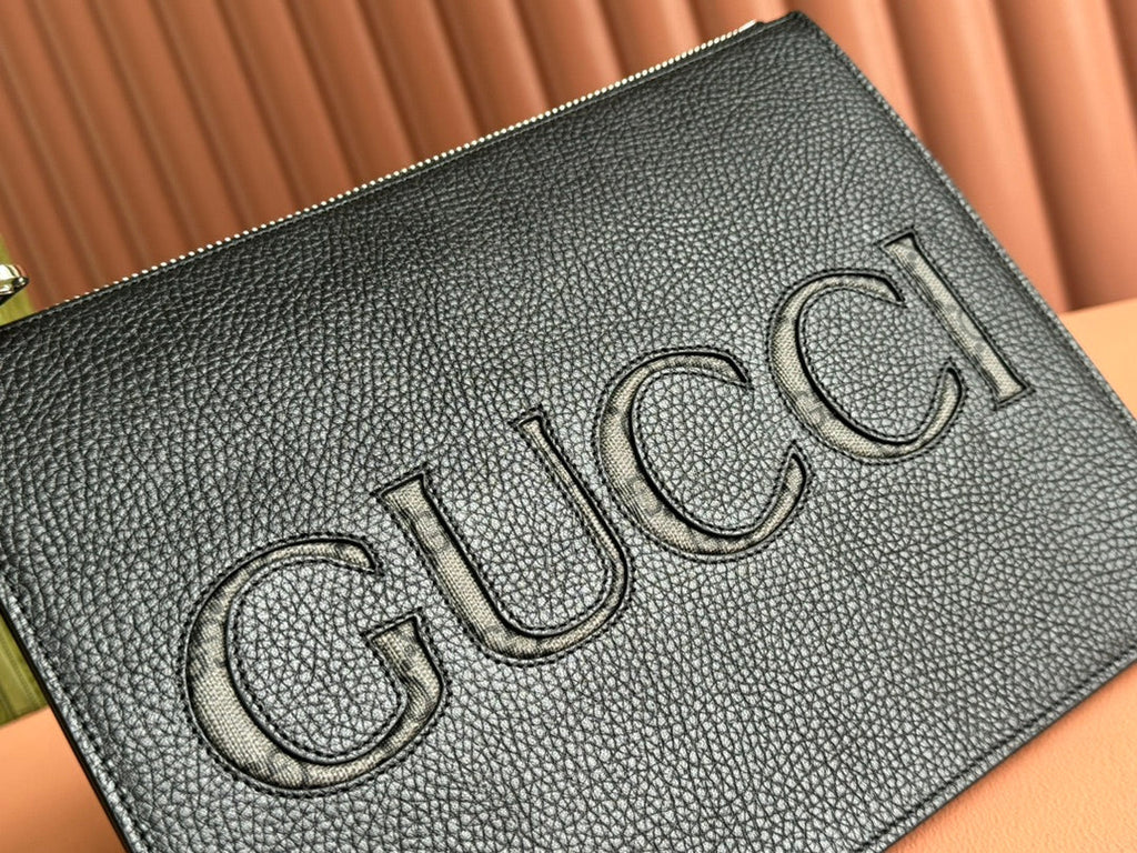 GUCCI POUCH 28 IN BLACK SMOOTH CALFSKIN INLAID LOGO